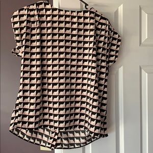 Super cute patterned capped sleeve shirt!!